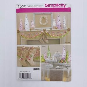 Simplicity Pattern 1555 Christmas Decorations Stockings Bunting Tree